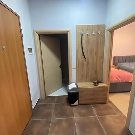 Apartment A&t *